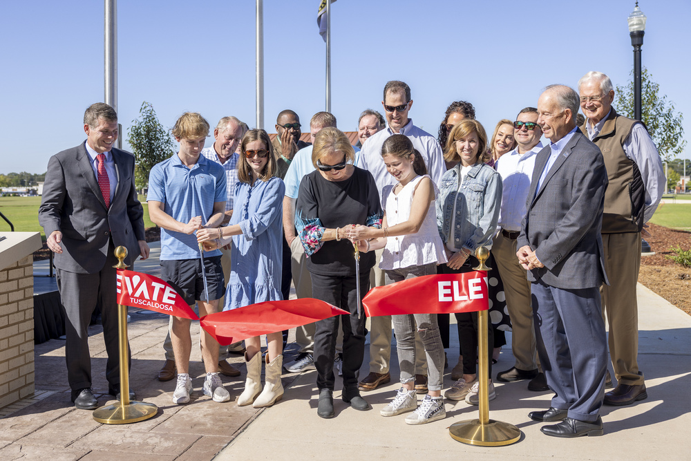 City of Tuscaloosa Holds Snow Hinton Park Ribbon Cutting
